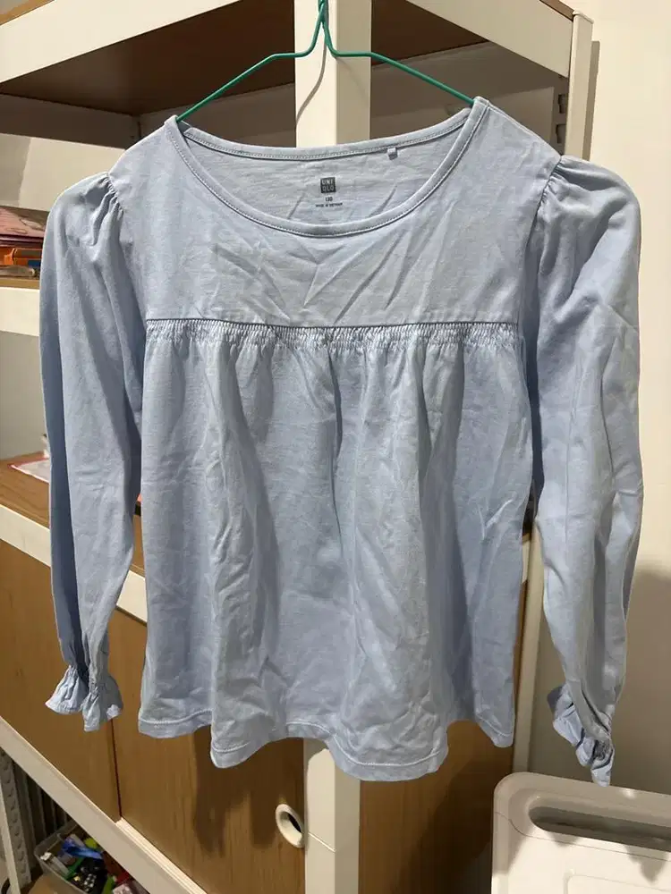 Baju Uniqlo biru muda