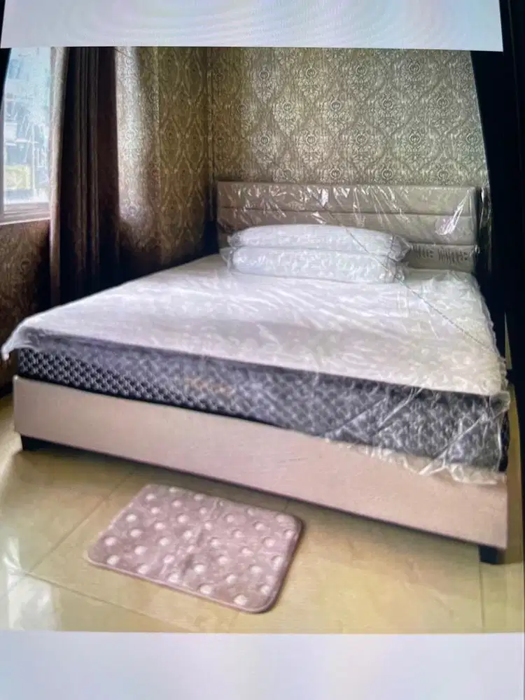 Dipan tempat tidur dan kasur ukuran 180 merk informa