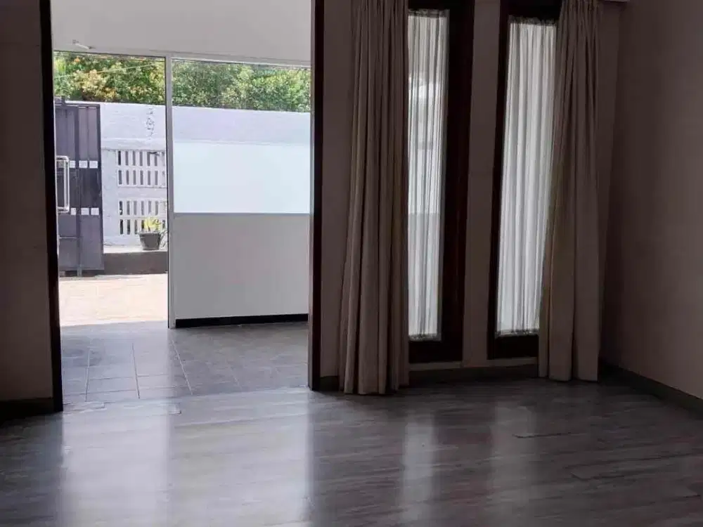 Disewakan Rumah Bisa Untuk Usaha & Hunian Bebas Banjir Dekat ke Kemang Raya Cilandak Jakarta Selatan