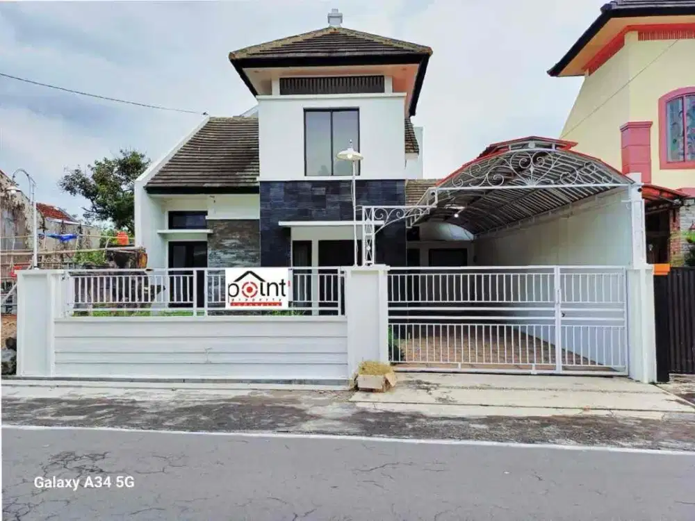Rumah Bagus 2 Lantai Di Tengah Kota Karanganyar