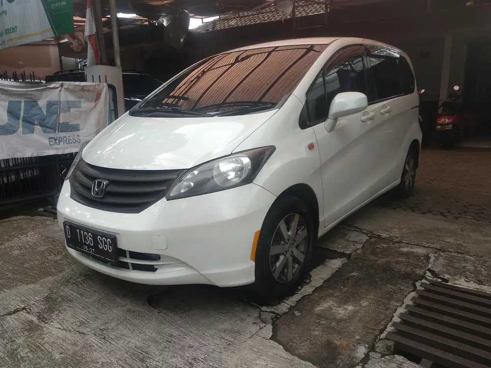 Honda Freed SD 2012