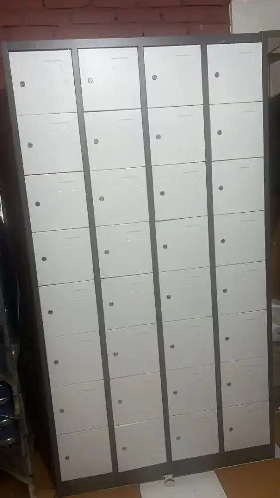 lemari loker 32 pintu