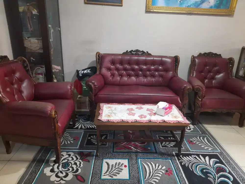 Satu set sofa kayu