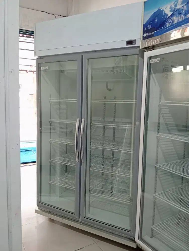 Showcase GEA Putih 2 Pintu