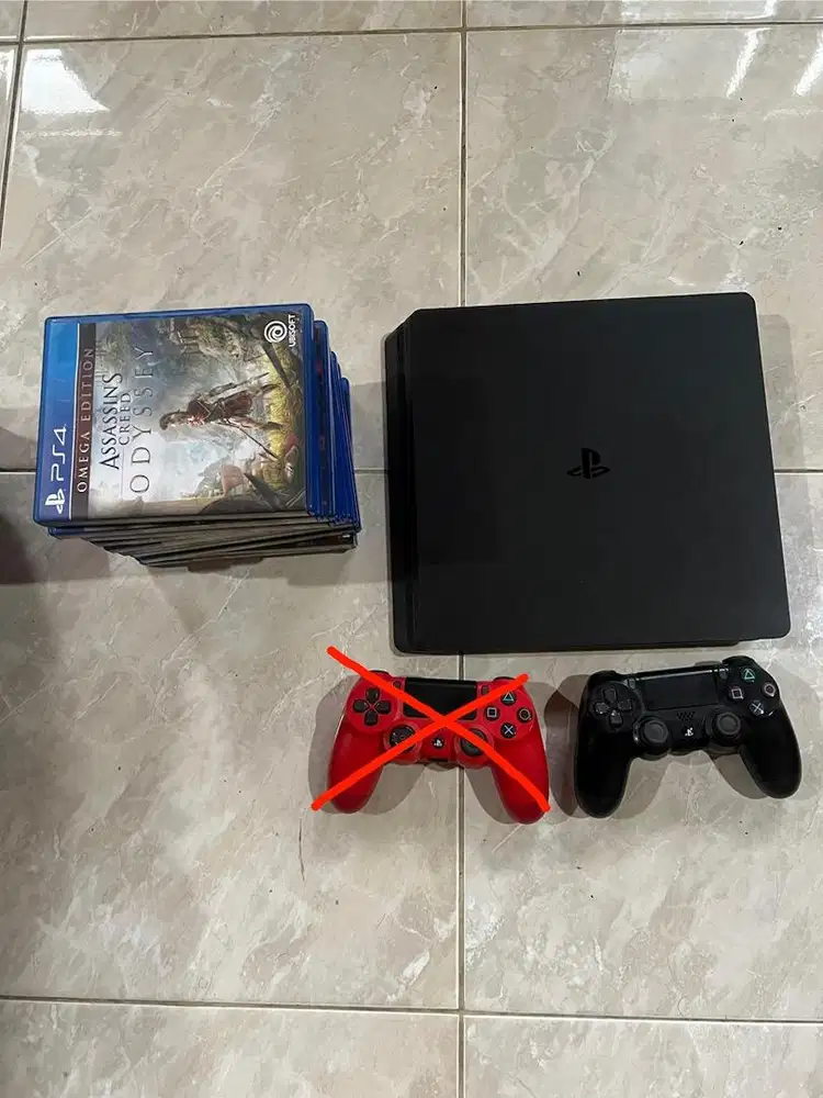 Jual PS4 slim (500gb) + Stick (1pcs) dan kaset game.