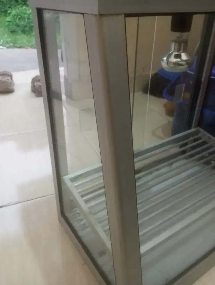 Etalase penghangat Ayam Kentucky