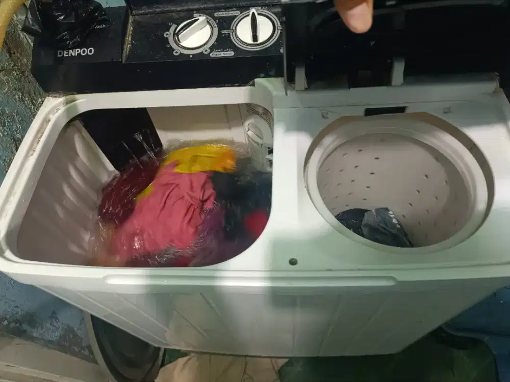 Mesin Cuci 2 tabung merk DENPO