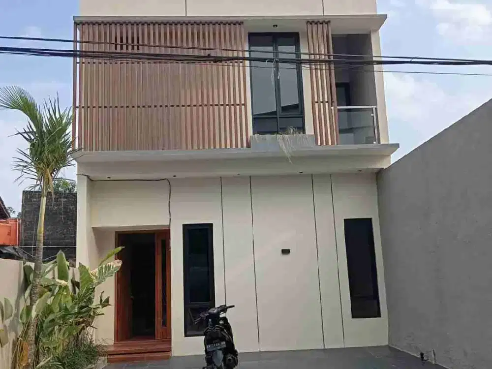 Rumah 2 Lantai Minimalis Modern, Selangkah ke Stadion Maguwoharjo! Investasi Terbaik