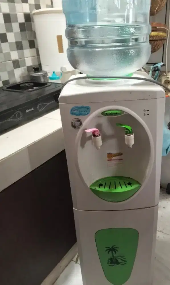 Dispenser Miyako dingin dan panas