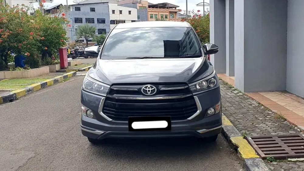 Km32rb toyota kijang innova venturer bensin 2020 abu matic