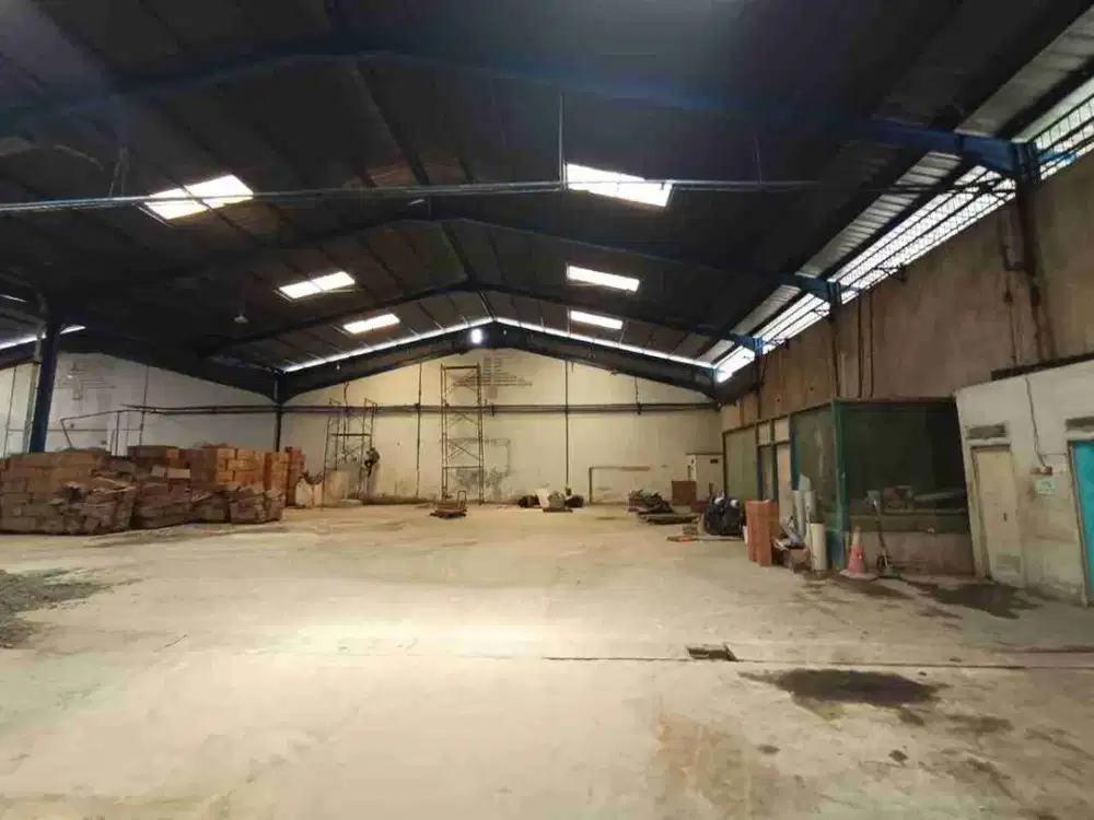 Gudang disewa ada Loading Dock di jl raya Cikande, Serang. Banten.