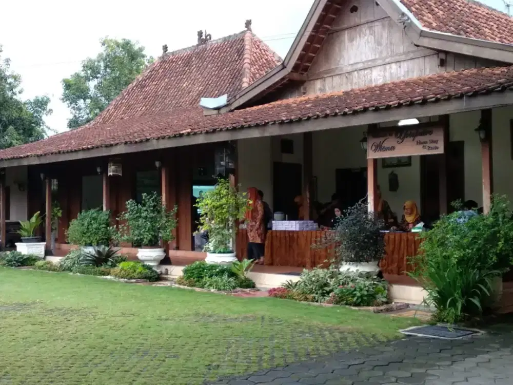 Dijual Hotel 2 Bintang Aktif Area Kalasan Sleman – 20 Kamar