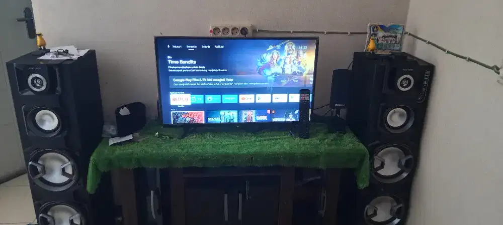 Dijual satu set smart tv 32inch, sound sistem, antena, meja tv
