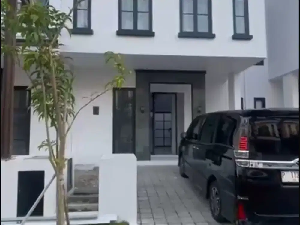 Disewakan Rumah Baru Gress Dian Istana La Fleur 2LT luas 149m 3KT Wiyung Surabaya Barat