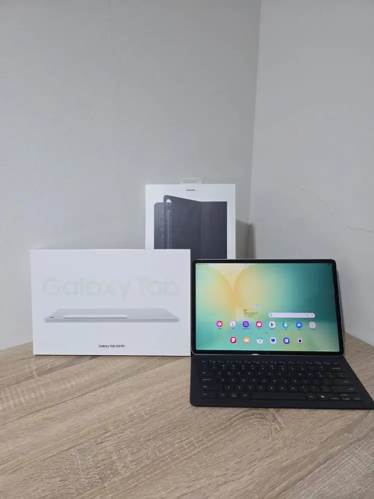 Samsung Galaxy Tab S10 FE Plus FE+ Wifi Only 12/256 SEIN + Keyboard