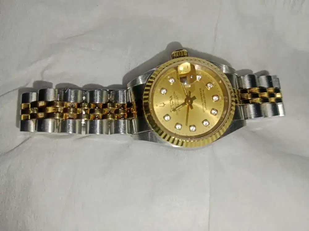 Bulova jam tangan wanita