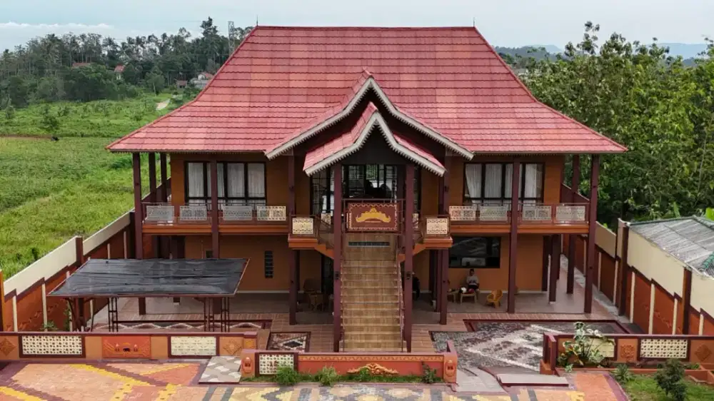 Rumah-Villa Modern Desain Klasik Lampung