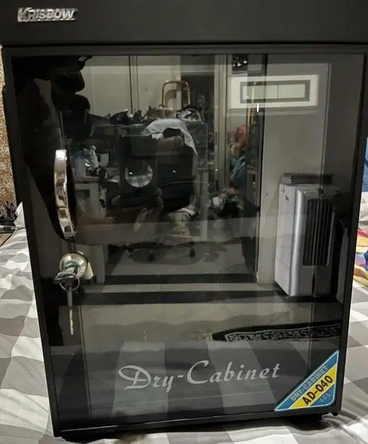 Krisbow Dry Cabinet AD-040 – Lemari Penyimpanan Kamera & Lensa 40L