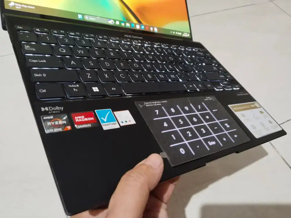 Dijual laptop Asus zenbook AMD RYZEN 7-6800H Ram 16GB DDR5 SSD512 TOUC
