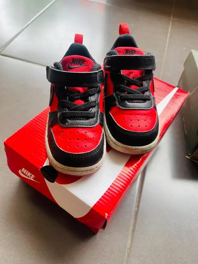 Sepatu nike original merah hitam