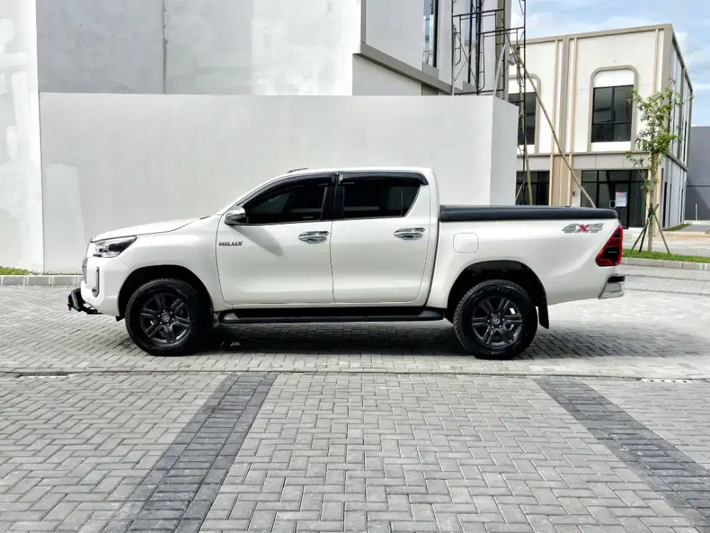 Hilux v at dobel cabin km 11rbn gress