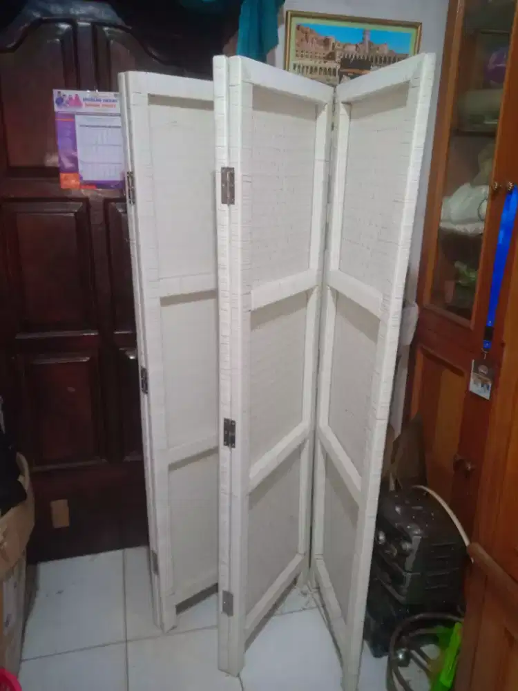 Partisi sketsel pembagi ruangan