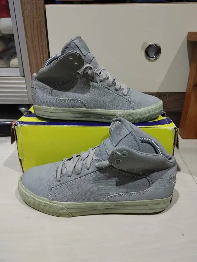 Sepatu supra preloved size 40
