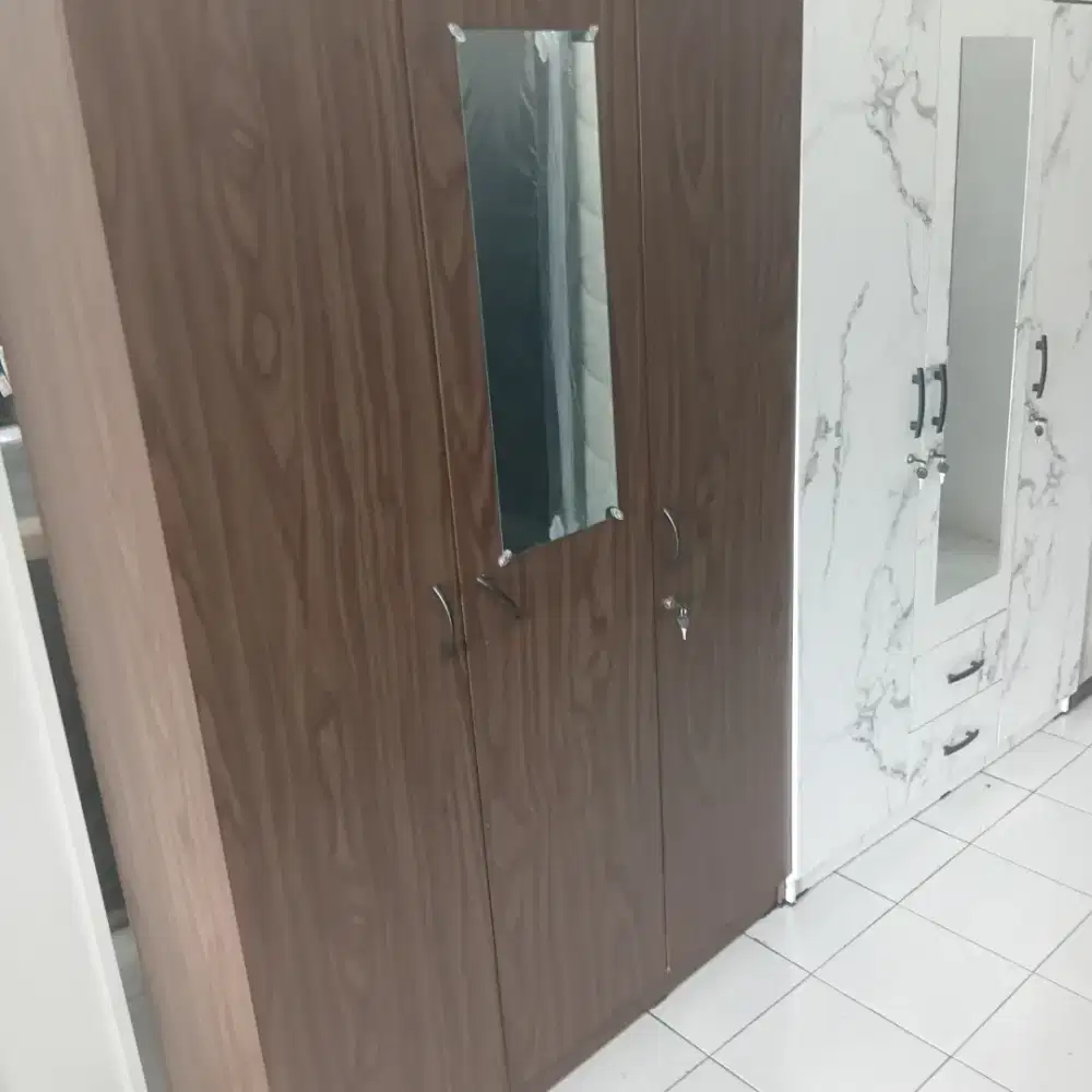 Lemari Pakaian Kondisi Baru