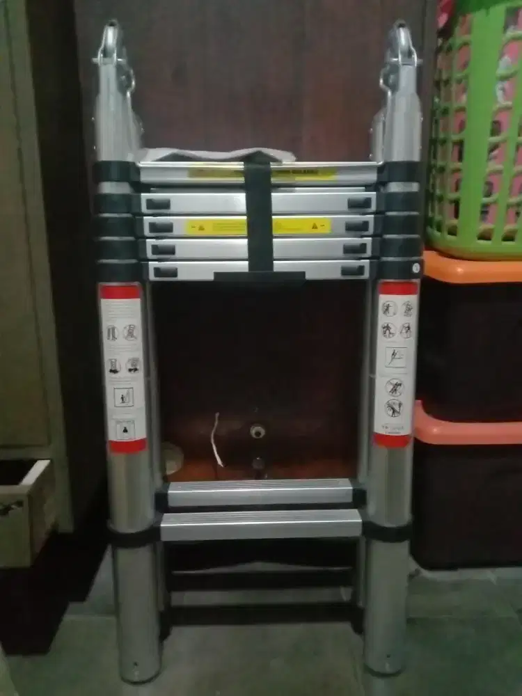 Tangga teleskopik 2kaki baru tinggi 2.5m belum pernah pakai new