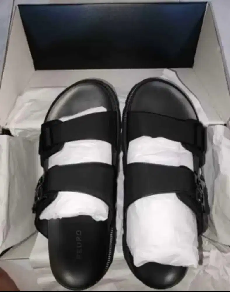 Sendal Pedro ukuran 40-41
