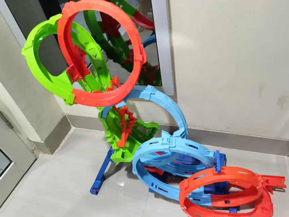 Rel mainan hotweels baterai