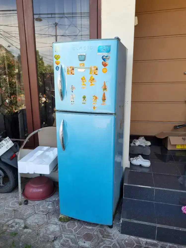 Kulkas Glacia Toshiba (Kondisi Seadanya)