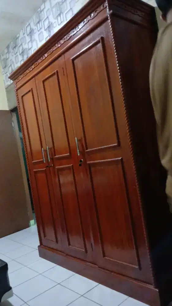 Lemari kayu jati 3 pintu
