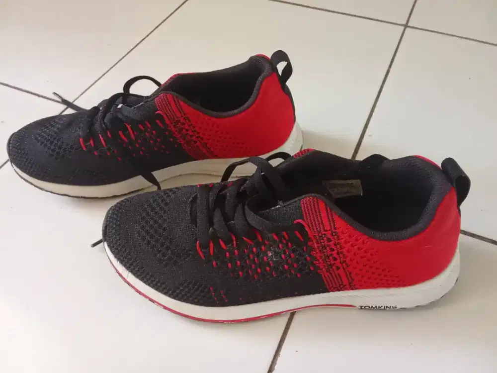 Sepatu olahraga wanita Tomkins