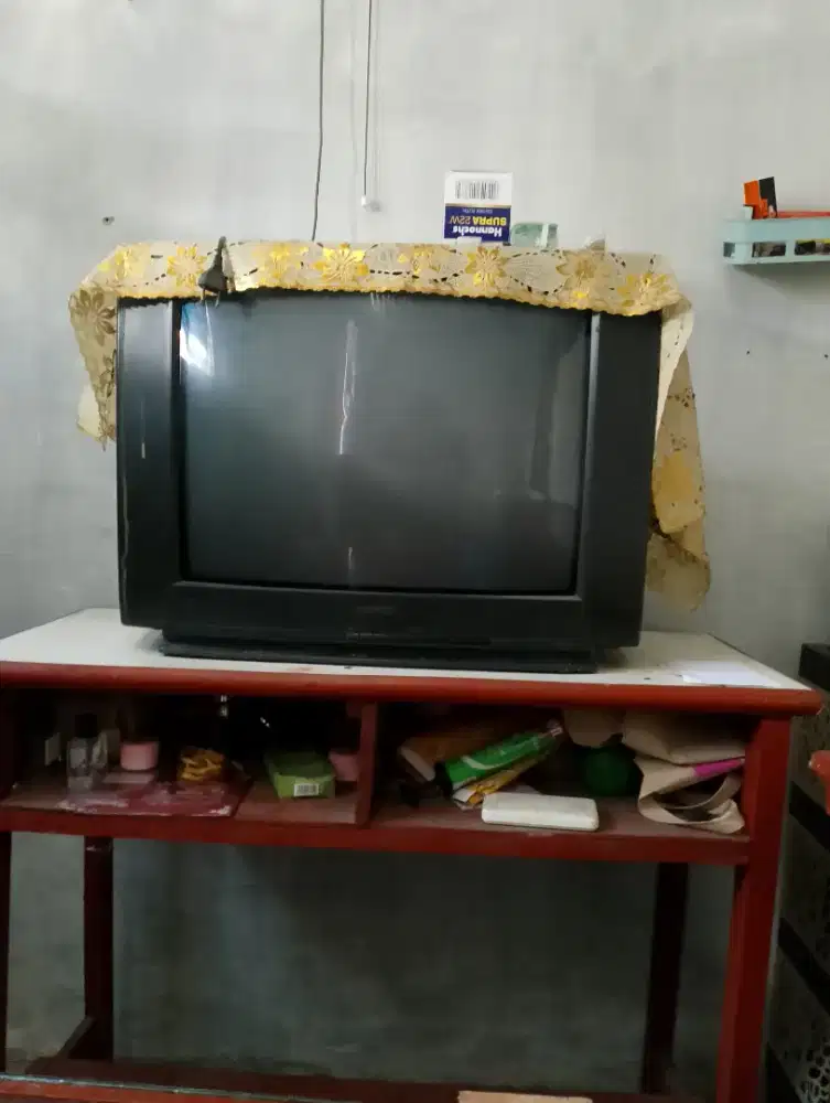 2 unit tv bekas toshiba dan meja tv