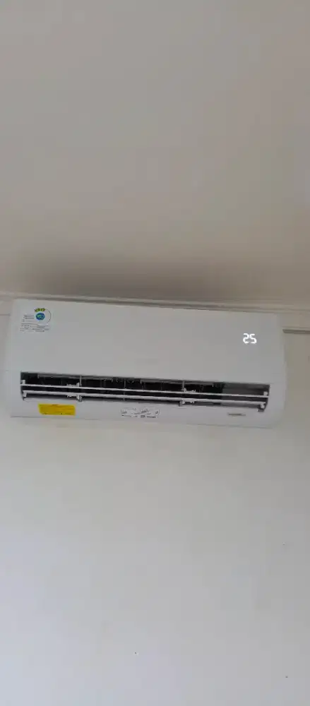 AC GREE 1.5PK, beli dari baru, service rutin 3 bulan sekali.