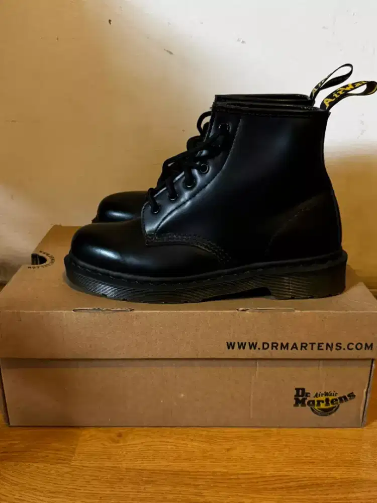 Dr Martens 101 mono black size 39