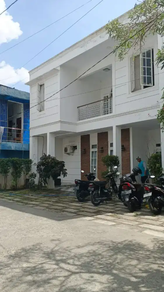 Rumah 2 lantai 7 kmr 100 m selatan uii