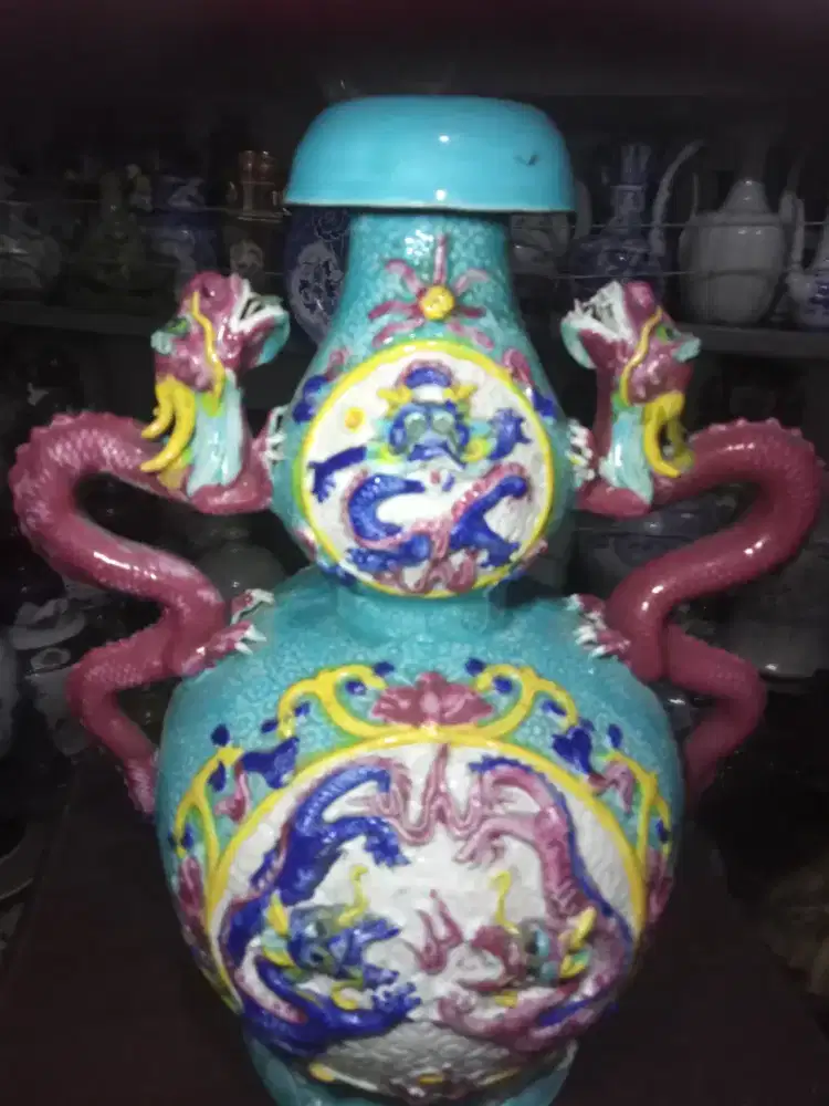 Vas pajangan penuh warna