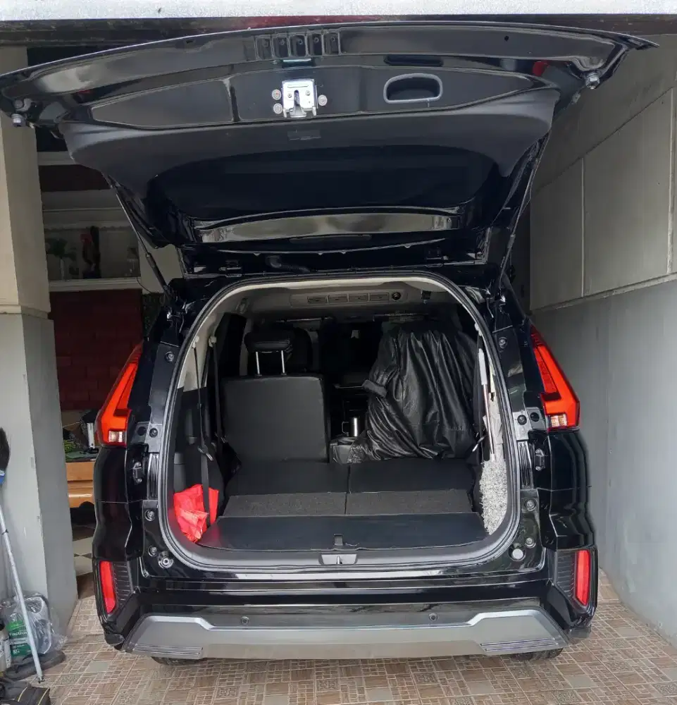 Xpander Ultimate AT Matic 2025 Hitam Metalik