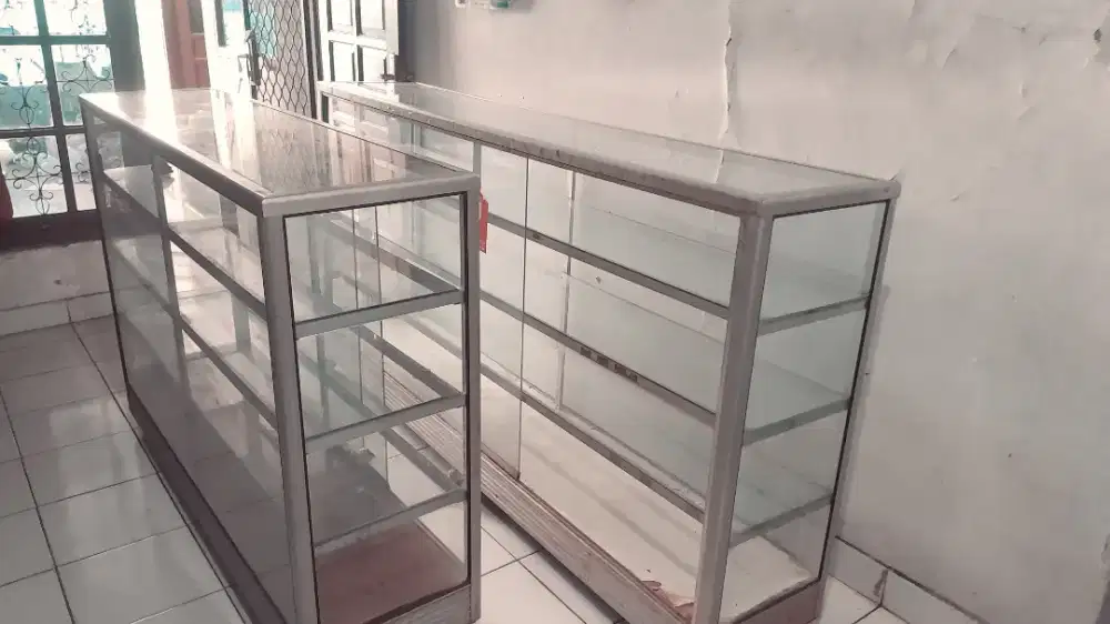 JUAL 2  ETALASE Bekas Uk. 1,5m dan 2 m