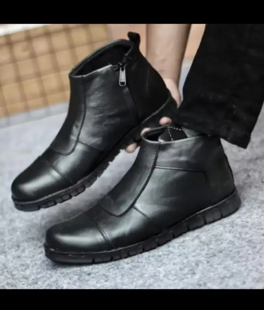 Sepatu kulit asli foto real