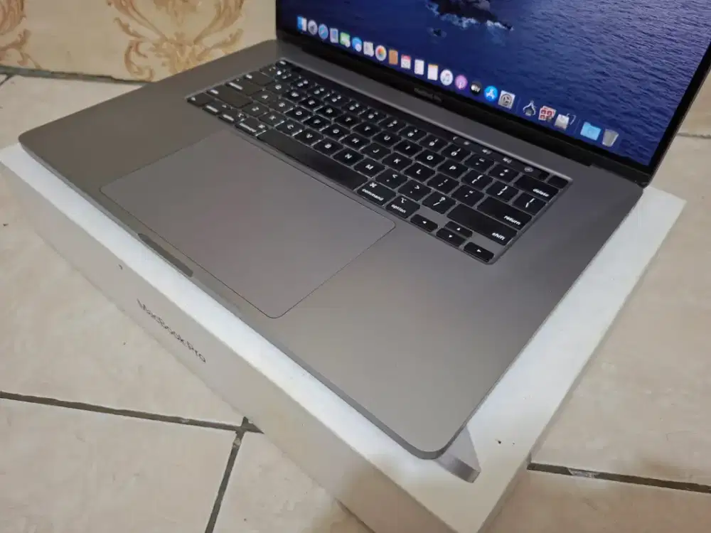 NO.79

MACBOOK PRO 16 INCH INTEL CORE I7  2019 RAM 16 SSD 500