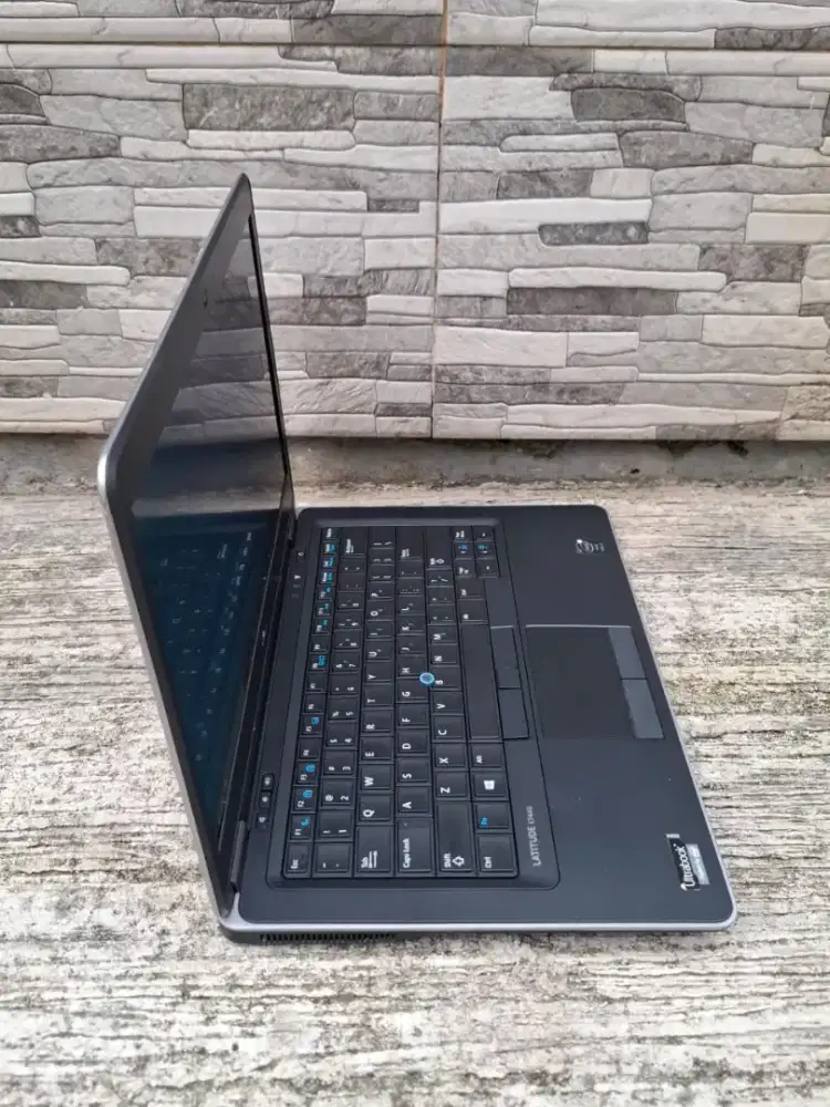 Dijual DELL LATITUDE E7440 - SLIM ringan siap kerja!