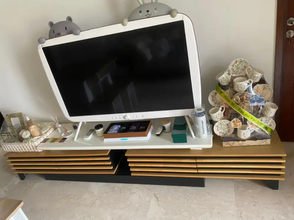 Meja TV nakas premium