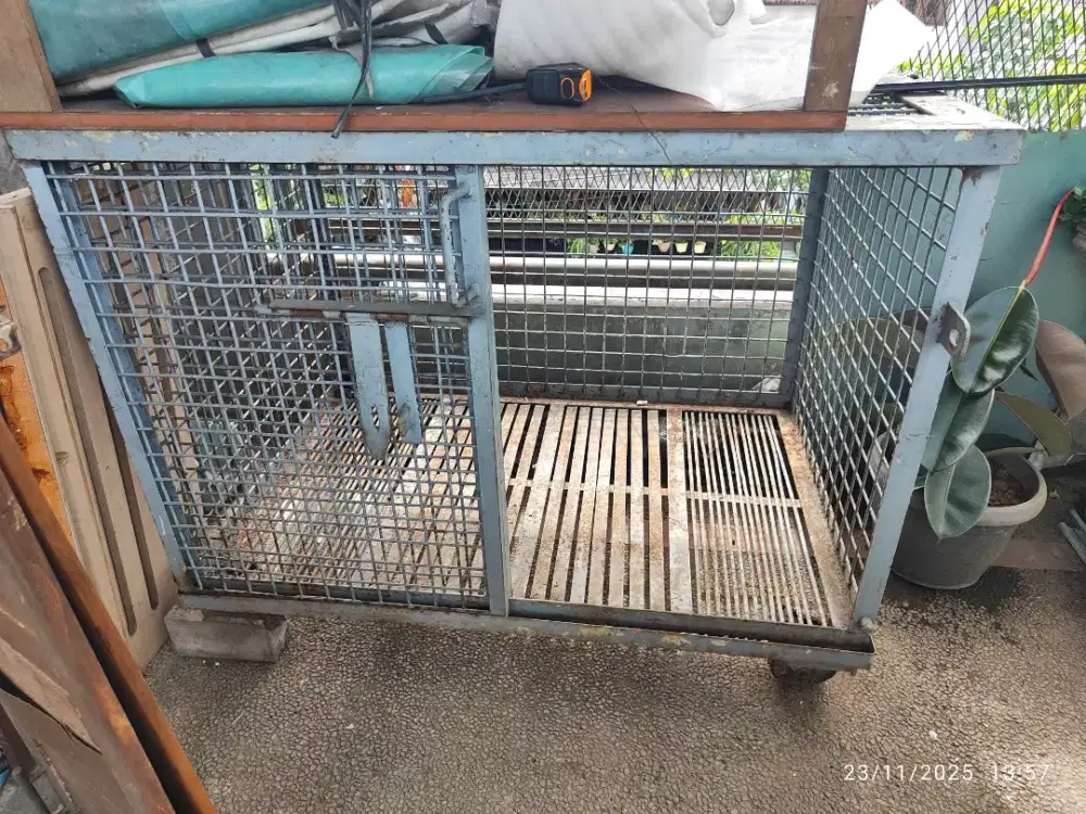Kandang anjing besi ukuran besar