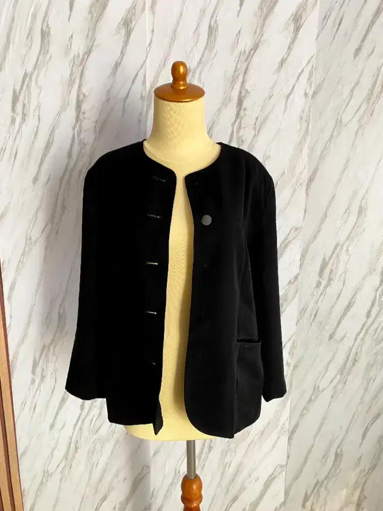 PRELOVED BLAZER HITAM