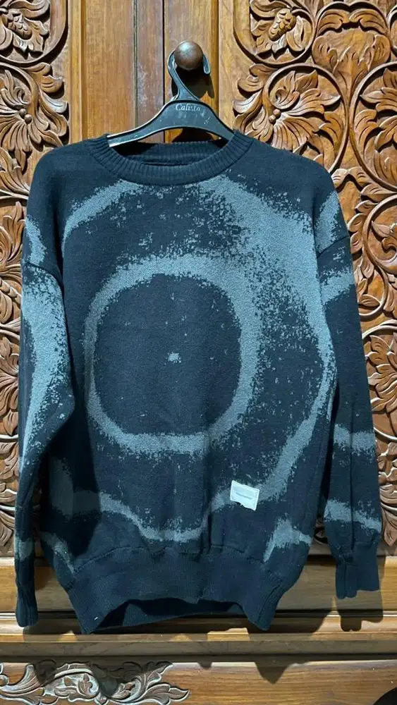 Crewneck / sweater hitam pekat size M
