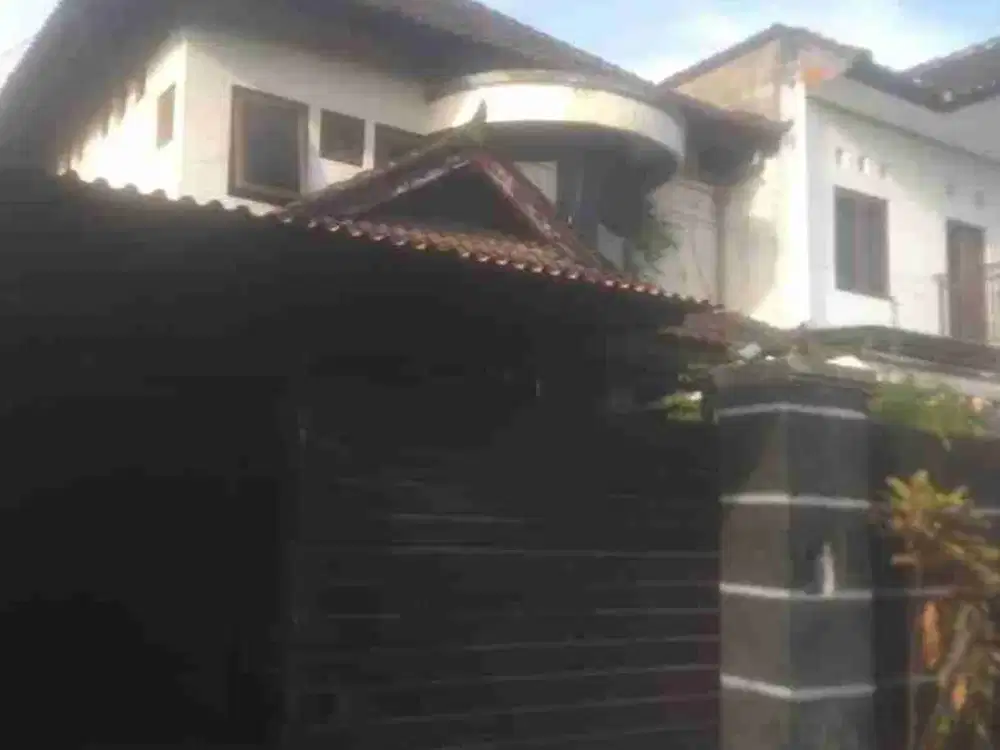 Rumah Sewa 2 lt 5 kamar di Denpasar