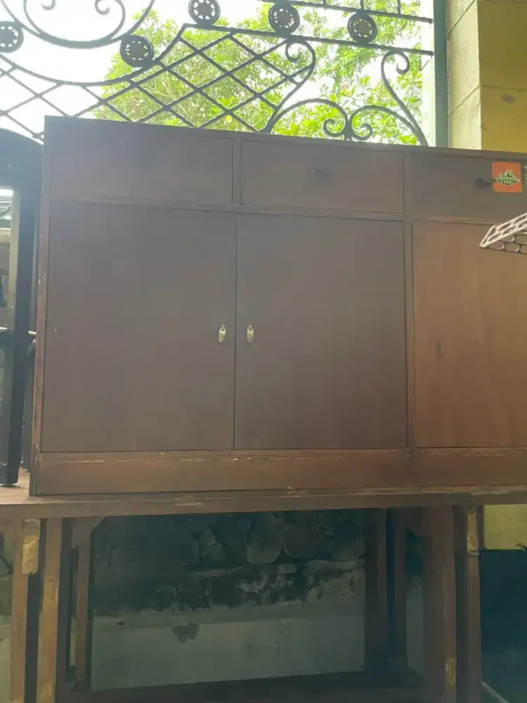 Meja laci kuno ukuran besar